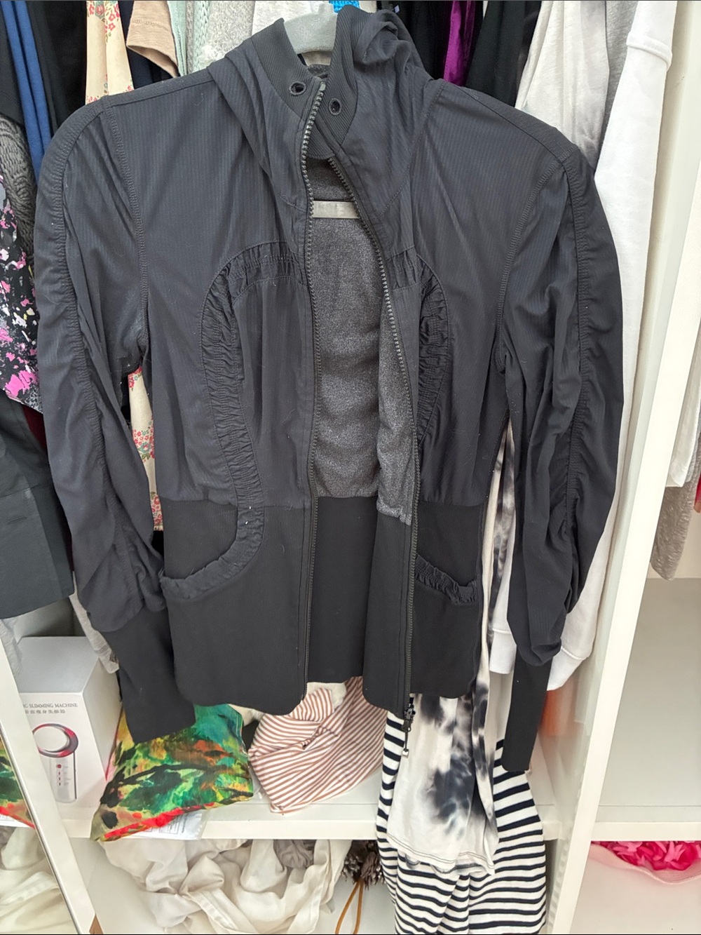 Lululemon women’s studio jogger Black Hooded Zip Jacket sz 4
